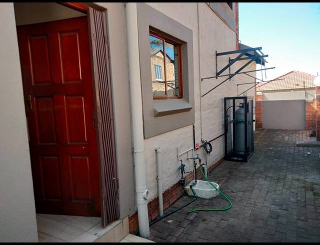 3 BEDROOM TOWNHOUSE FOR SALE IN SUNDOWNER